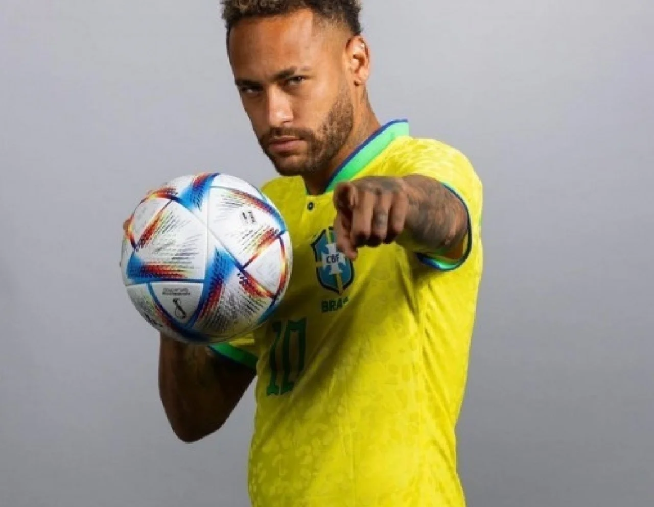 内马尔迎来十二赛季出色发挥，塞尔维亚队观众热烈欢呼！